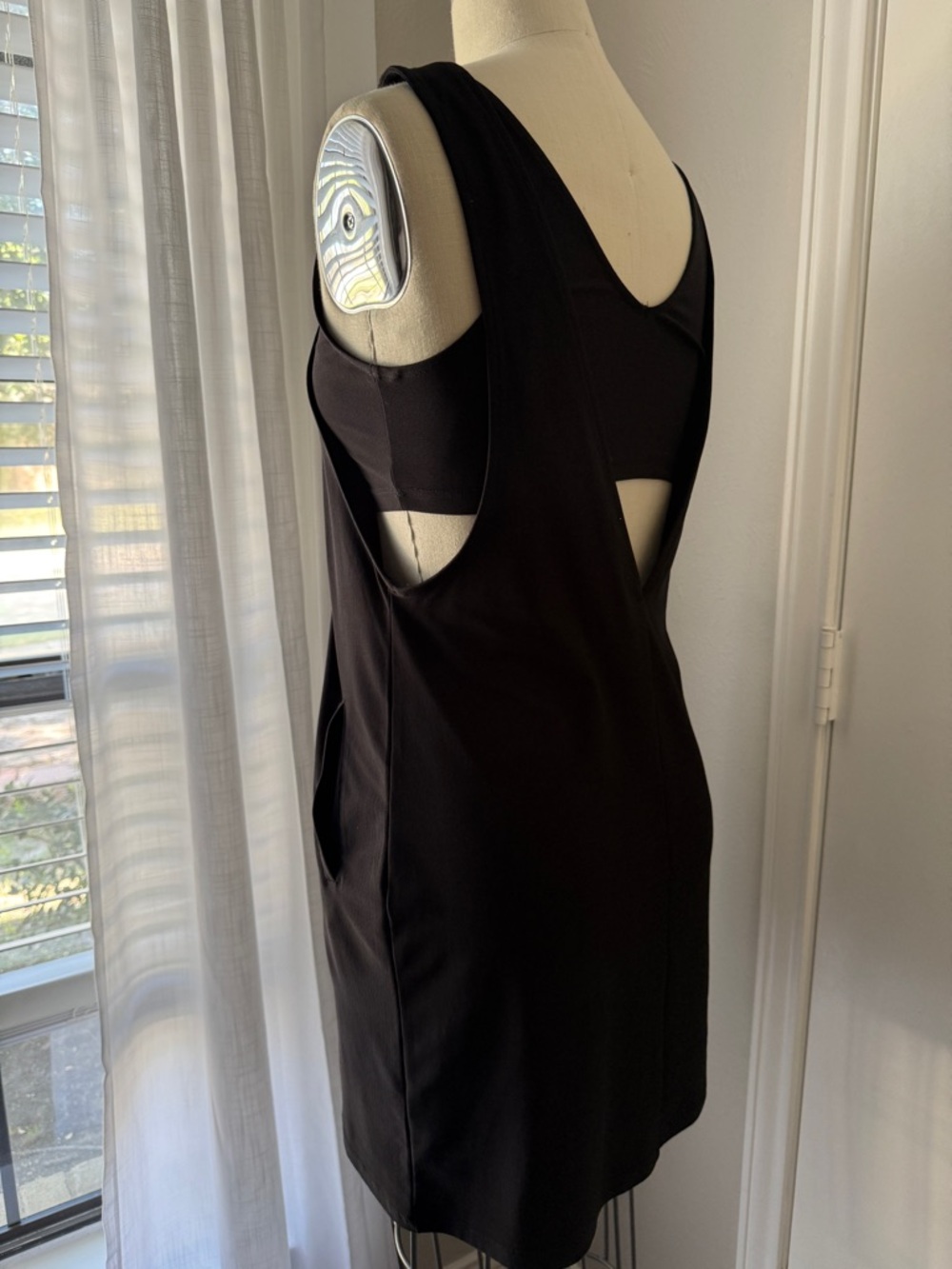 Leith Black Sleeveless Shift - Picture 3 of 6